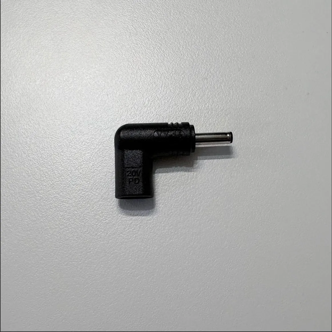 USB-C PD 입력을 ASUS 전원 잭으로 바꿔 주는 변환 컨버터 본체
